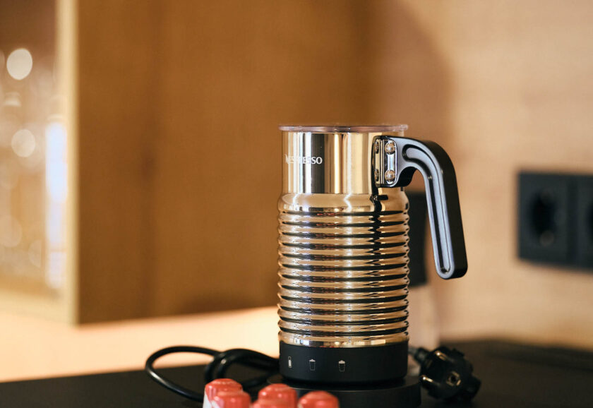 Der Milchschäumer in der Küche